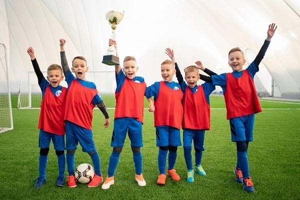 Full shot happy kids with trophy